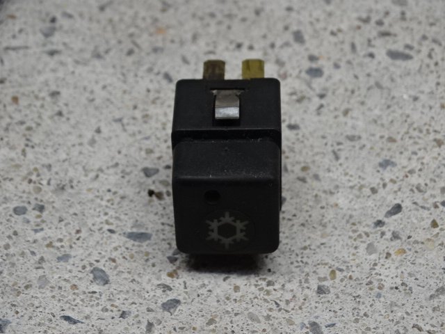 Air Conditioning Pressure Switch for DAF XF 105 DAF 1435604 Schalter Klimaanlage